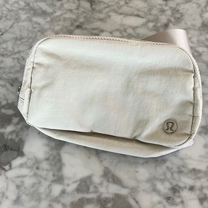 Lululemon Everywhere Belt Bag White Opal